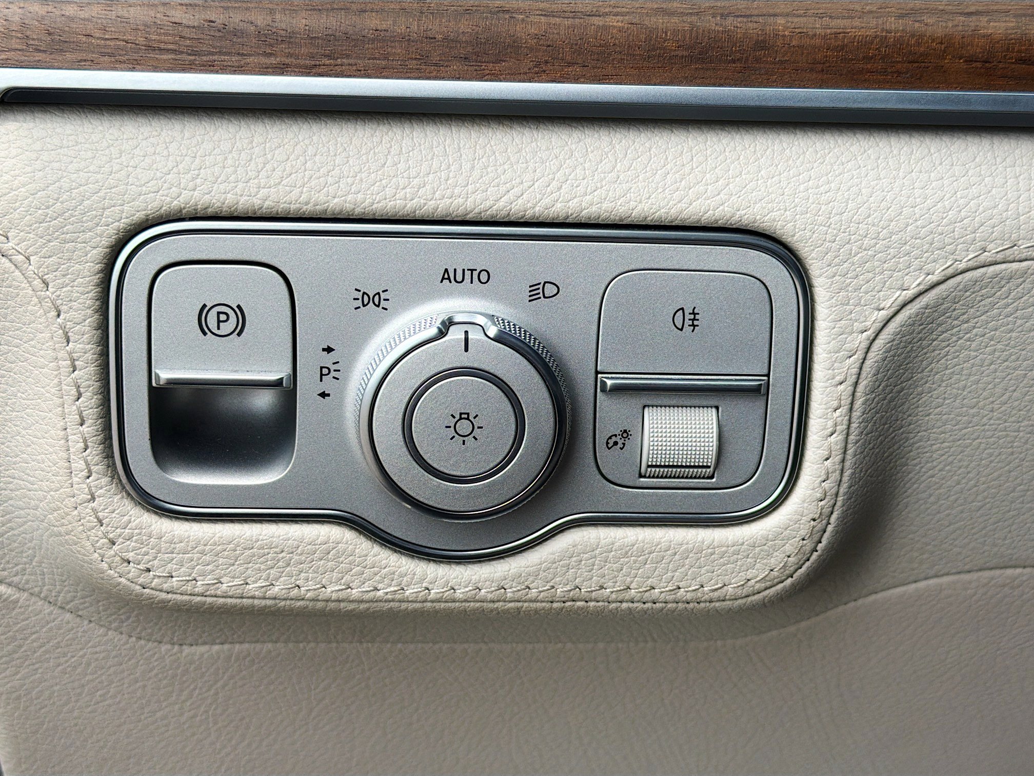 Used 2020 Mercedes-Benz GLS 450 4MATIC image 36