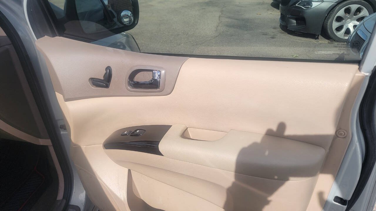 Used 2012 Kia Sedona EX w/ Luxury Pkg FWD image 23
