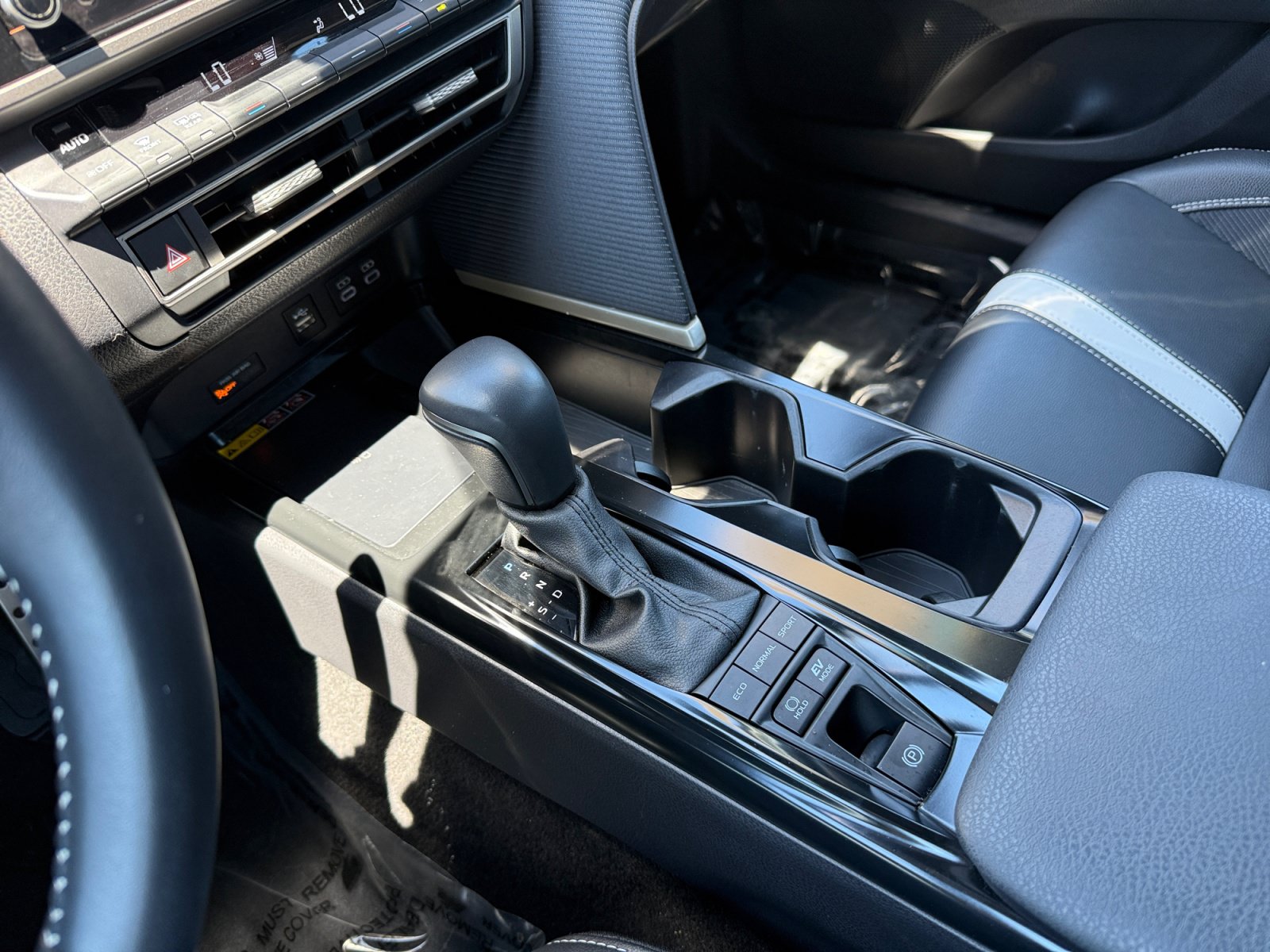 Used 2025 Toyota Camry SE FWD image 13