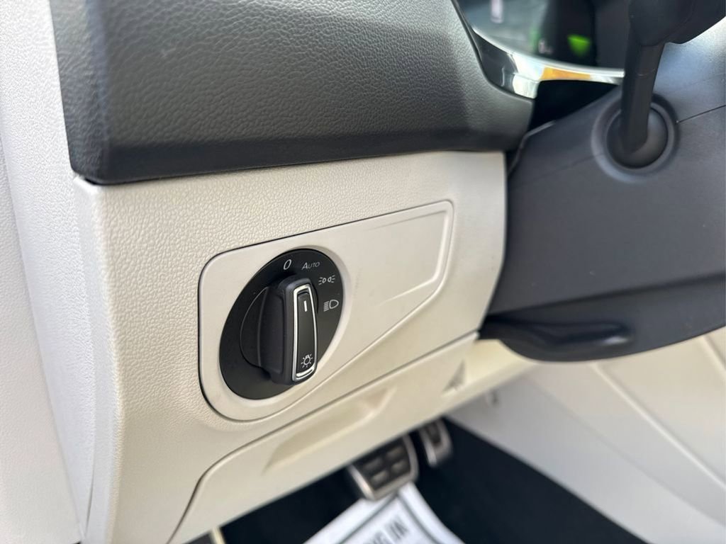 Used 2023 Volkswagen Tiguan SE R-Line image 39