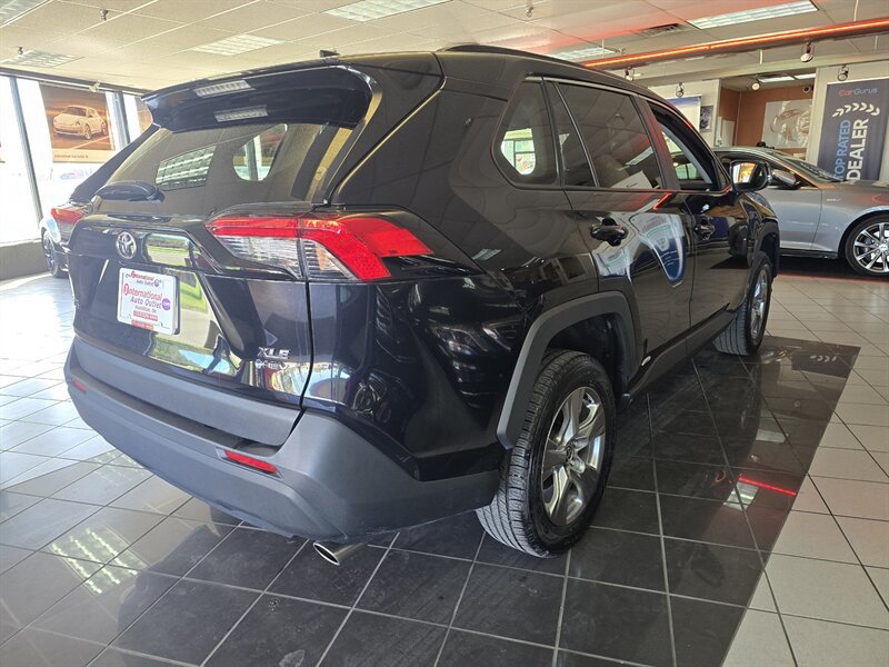 Used 2025 Toyota RAV4 XLE AWD/4WD image 4