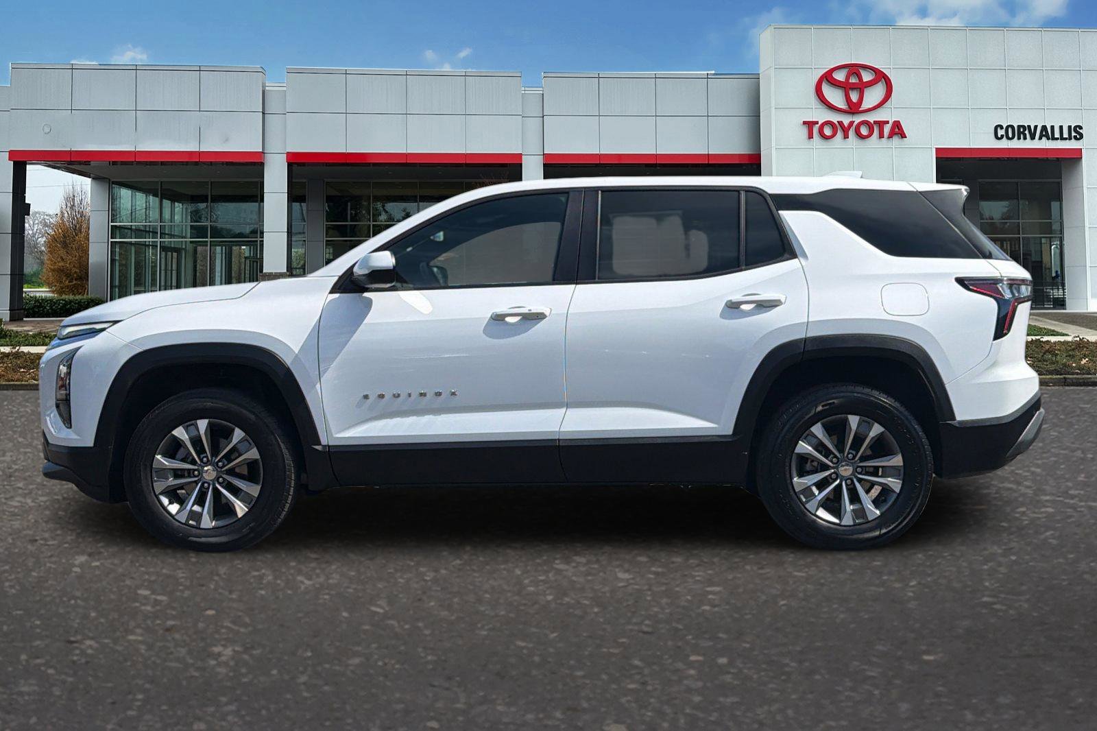 Used 2025 Chevrolet Equinox LT FWD image 7