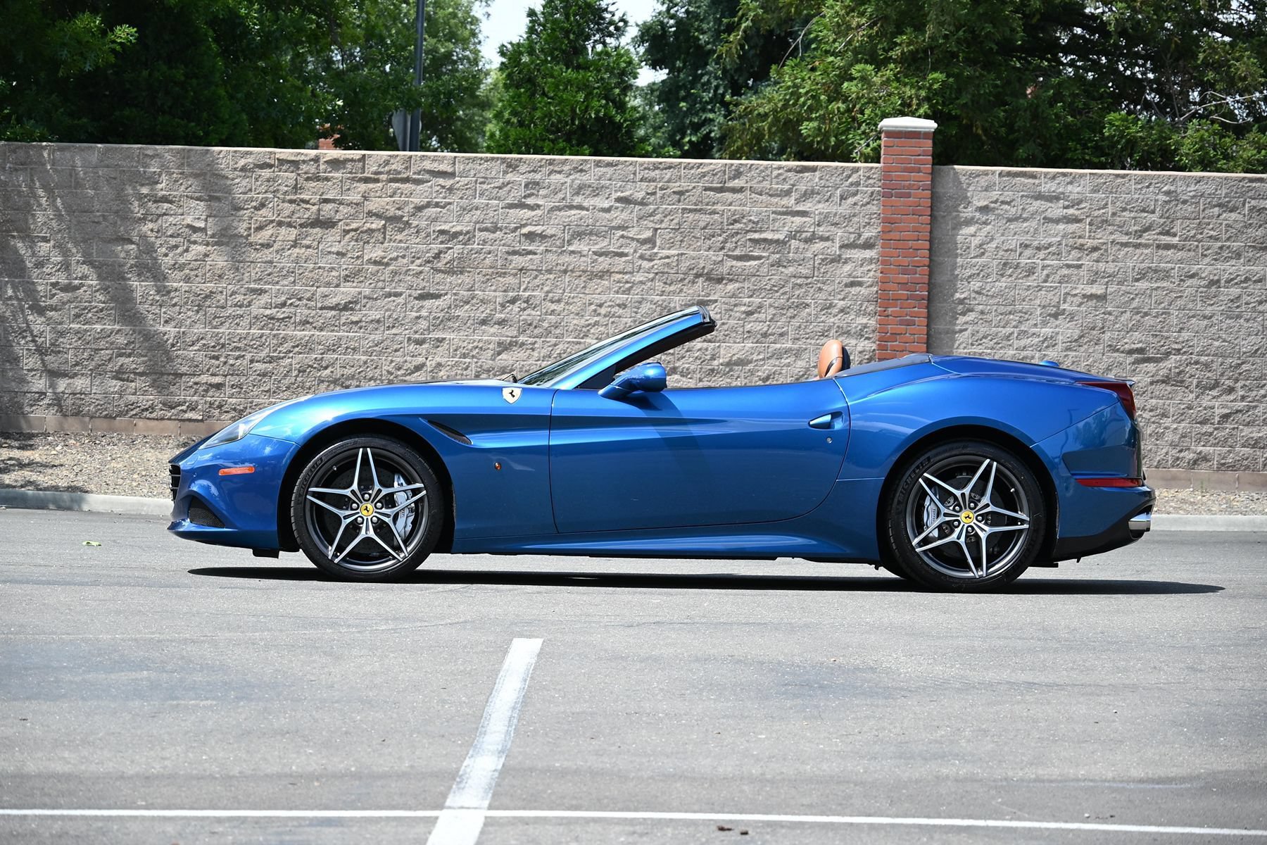 Used 2015 Ferrari California T RWD image 22