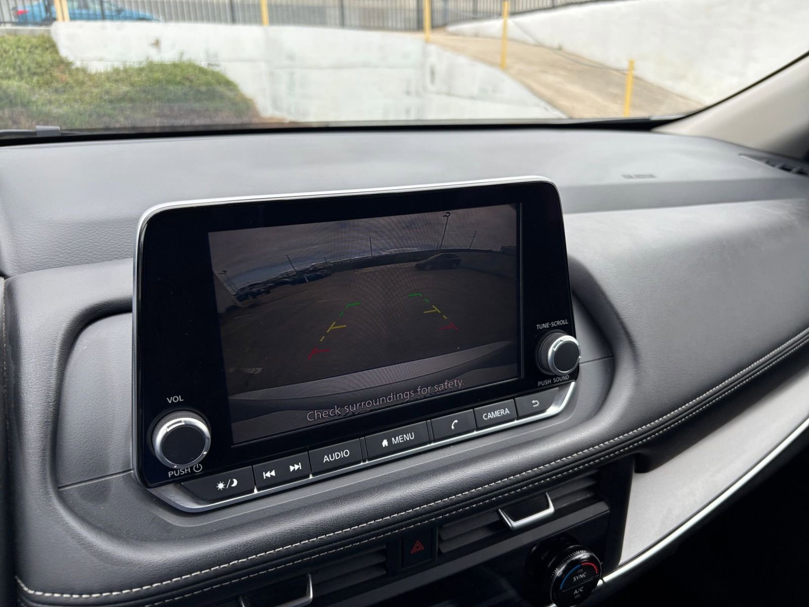 Used 2025 Nissan Rogue SV FWD image 25