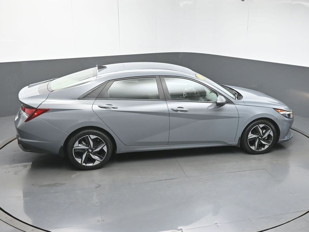 Used 2023 Hyundai Elantra SEL w/ Convenience Package image 45