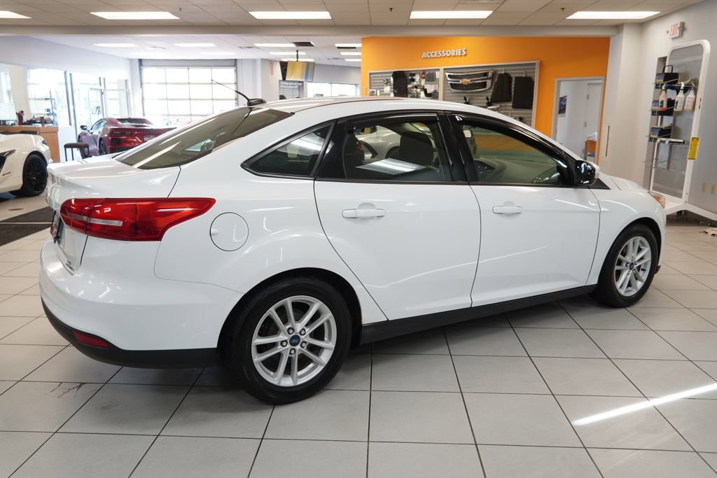 Used 2015 Ford Focus SE FWD image 12