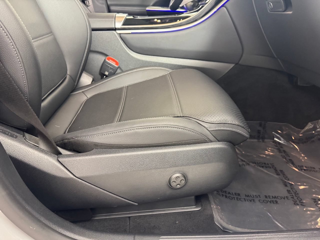 Used 2025 Mercedes-Benz GLC 350e 4MATIC image 36