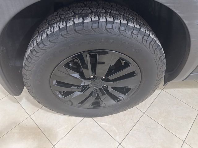 Used 2022 Nissan Pathfinder SL w/ SL Black Package image 32