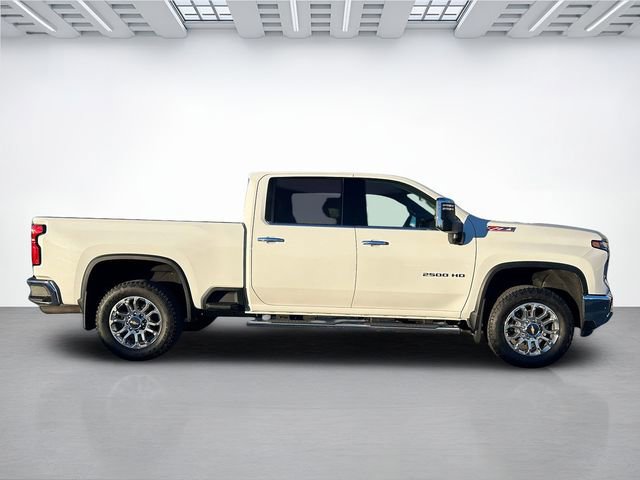 Used 2025 Chevrolet Silverado 2500 LTZ w/ LTZ Premium Package AWD/4WD image 3