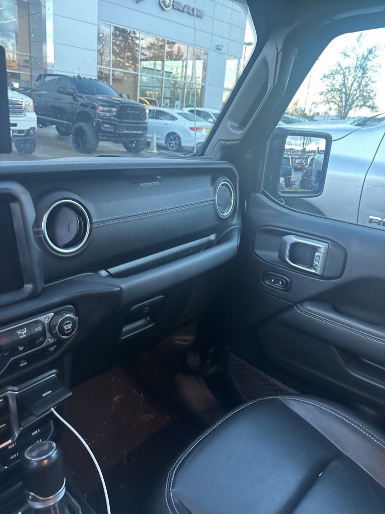 Used 2023 Jeep Wrangler Unlimited Sahara w/ Cold Weather Group image 17