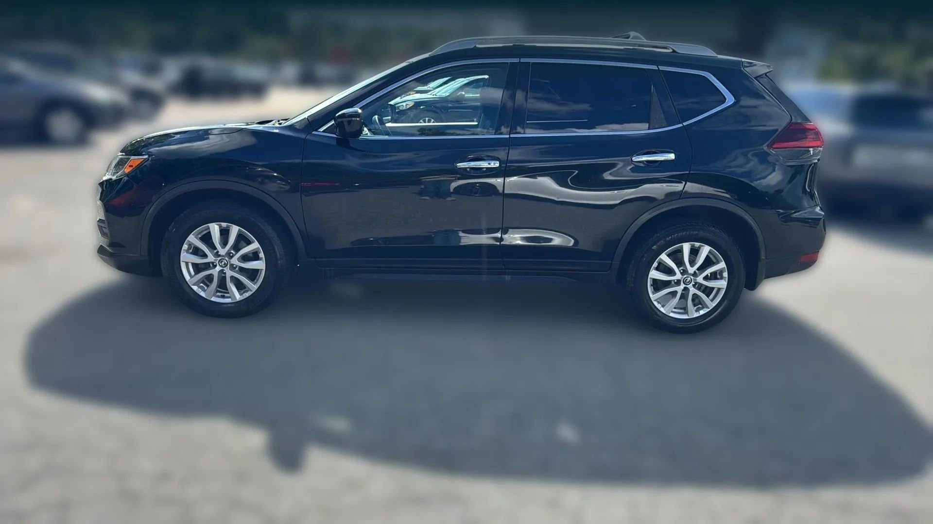 Used 2018 Nissan Rogue SV image 8