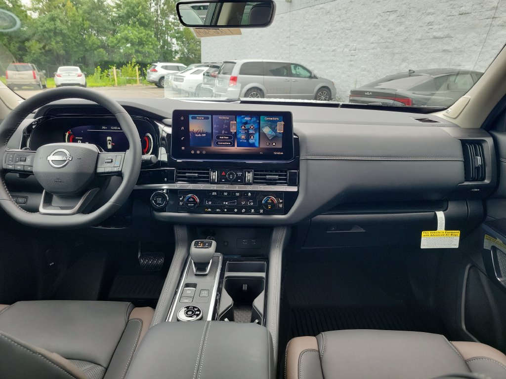 New 2026 Nissan Pathfinder Platinum AWD/4WD image 9
