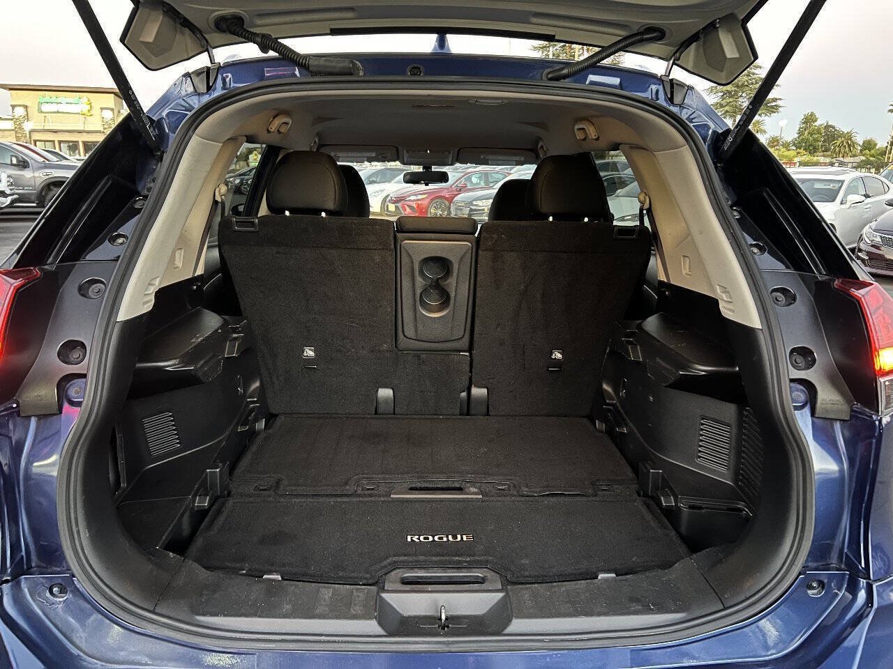 Used 2017 Nissan Rogue SV FWD image 16