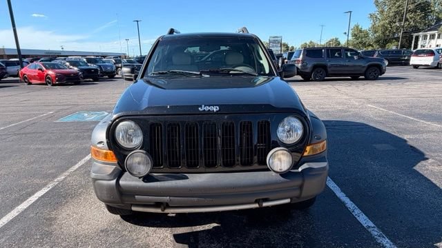 Used 2005 Jeep Liberty Renegade w/ Luxury Group AWD/4WD image 9