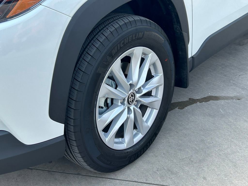 Used 2026 Toyota Corolla Cross LE w/ Moonroof Package FWD image 9