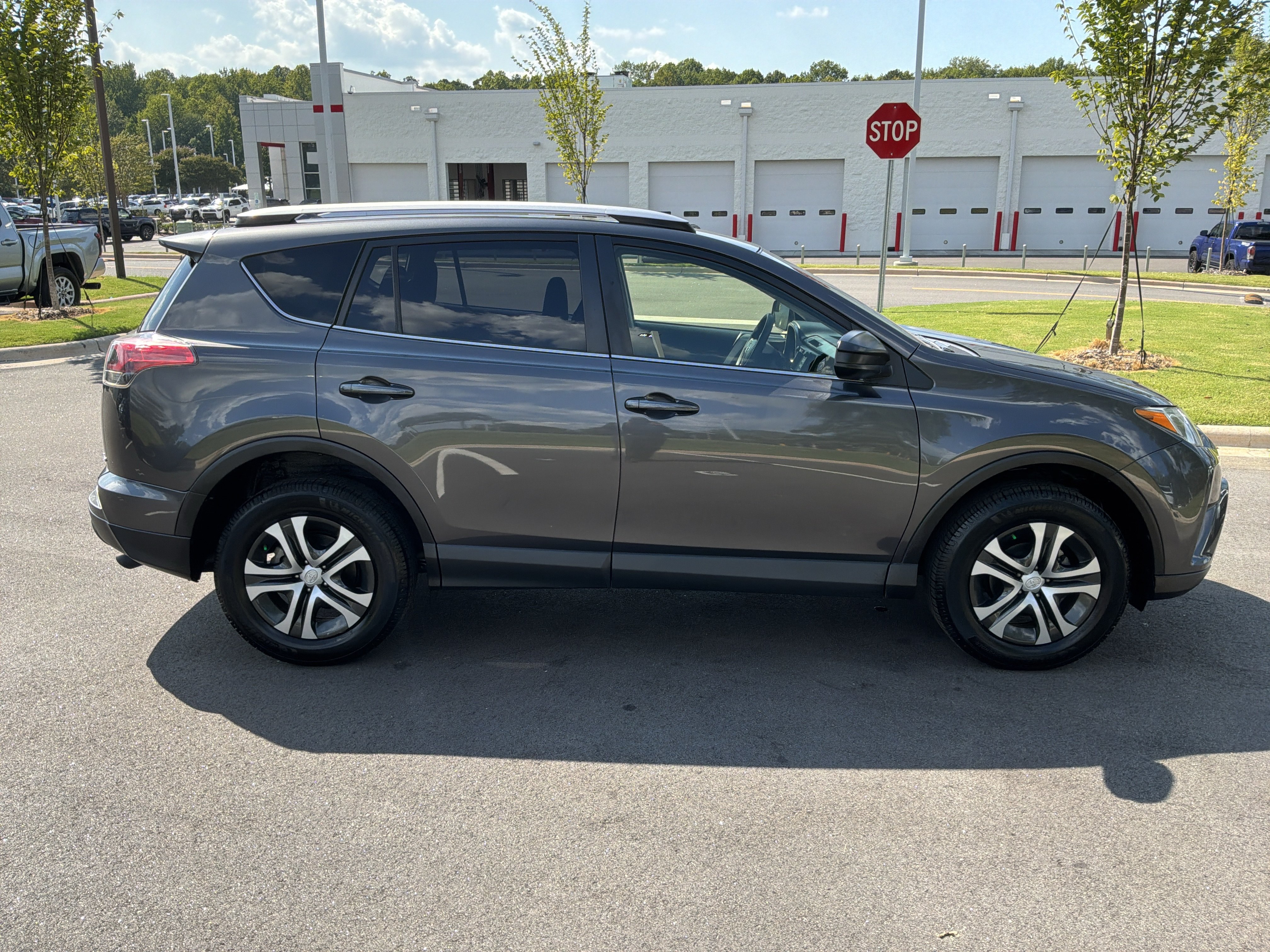 Used 2016 Toyota RAV4 LE AWD/4WD image 11