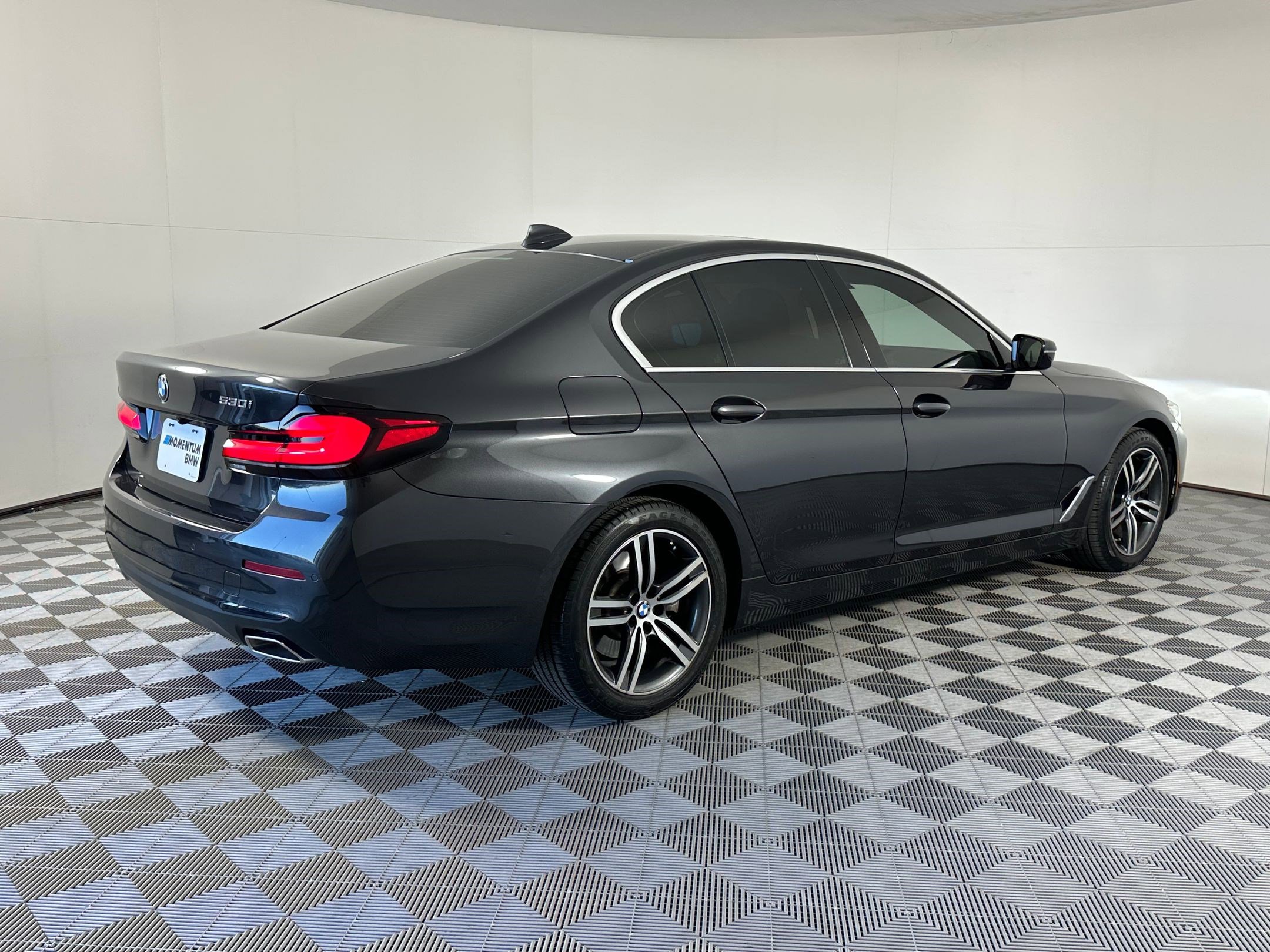 Used 2022 BMW 530i w/ Executive Package image 7