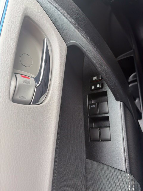 Used 2016 Toyota Corolla LE FWD image 12
