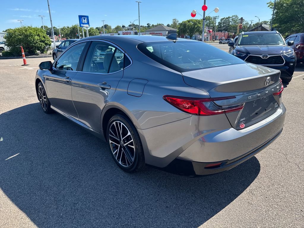 Used 2025 Toyota Camry XLE AWD/4WD image 5
