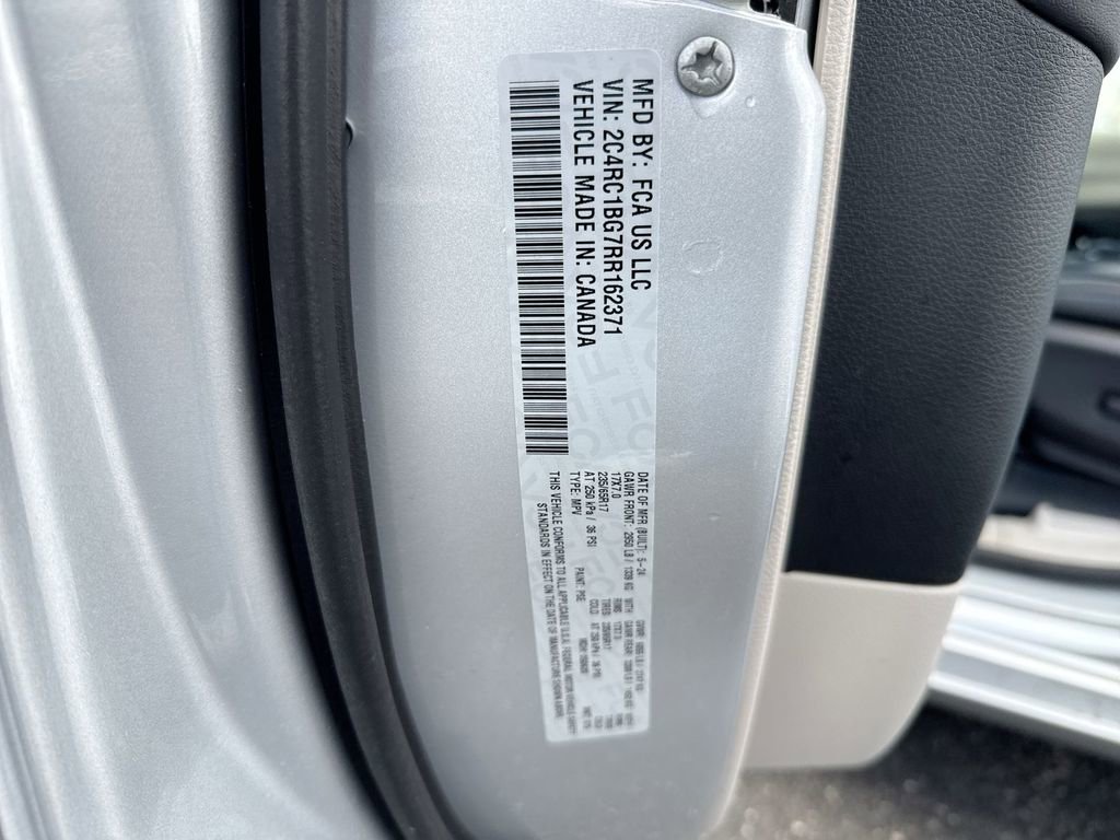 Used 2024 Chrysler Pacifica Touring-L image 27