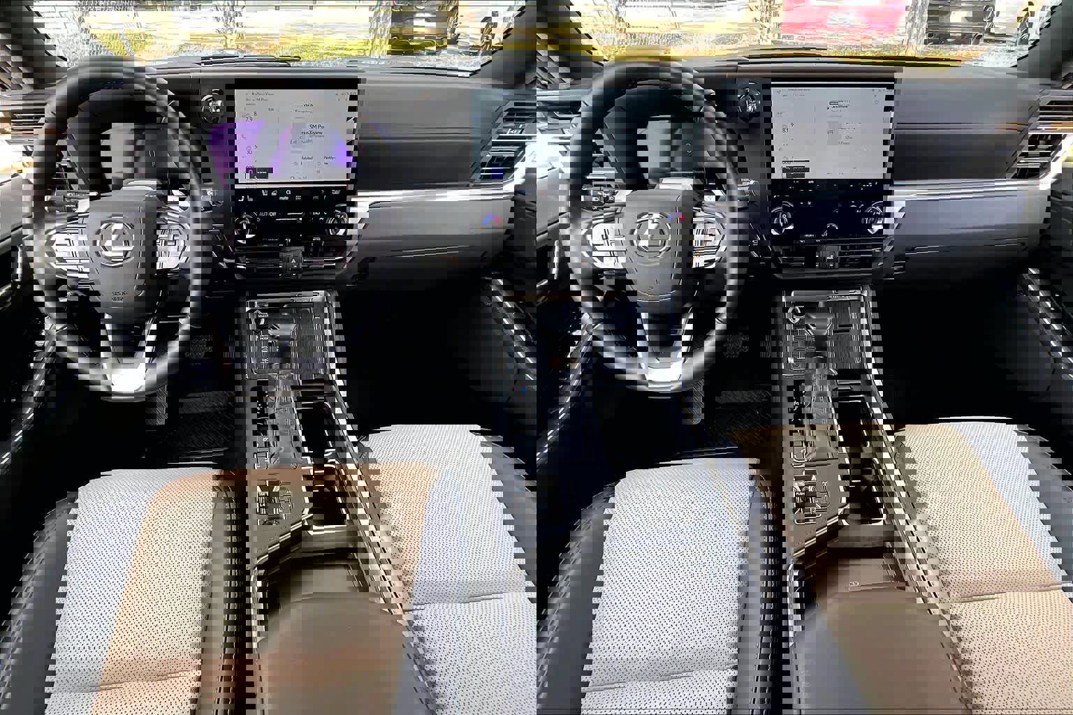 Used 2024 Lexus GX 550 image 13