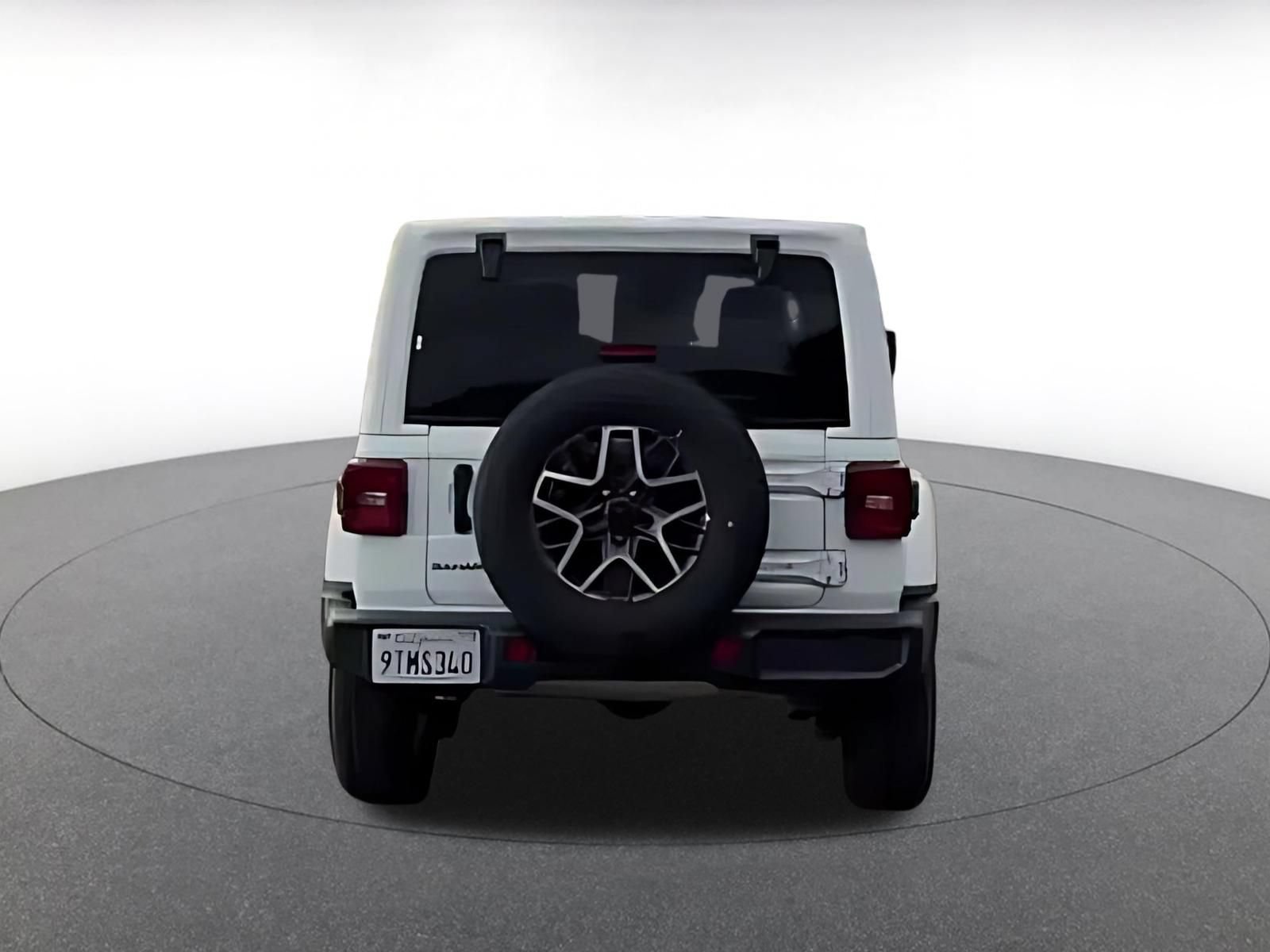 Used 2025 Jeep Wrangler Unlimited Sahara AWD/4WD image 9