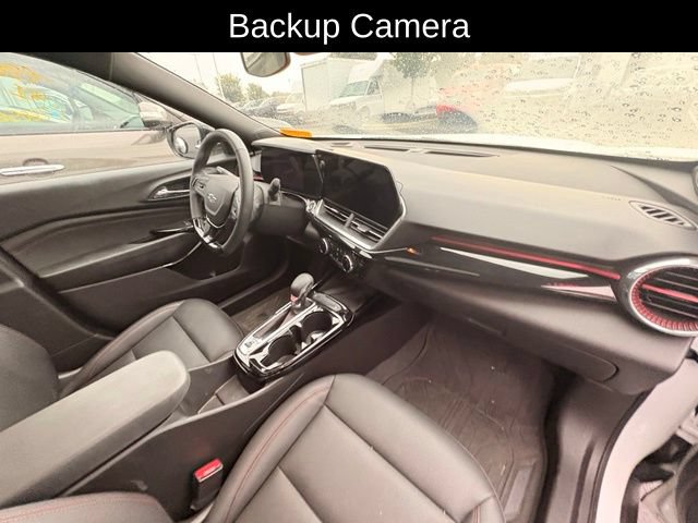 Used 2024 Chevrolet Trax RS w/ Sunroof Package FWD image 8