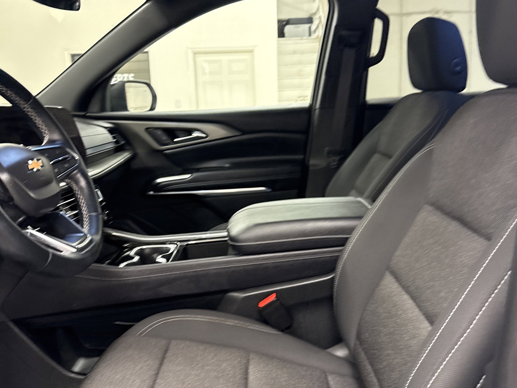 Used 2025 Chevrolet Traverse LT w/ LPO, Roadside Safety Package image 4