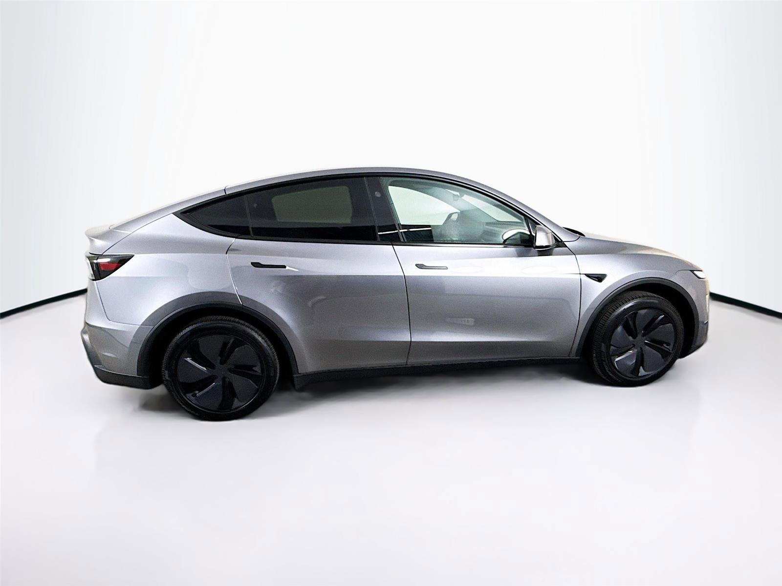 Used 2026 Tesla Model Y Long Range image 4