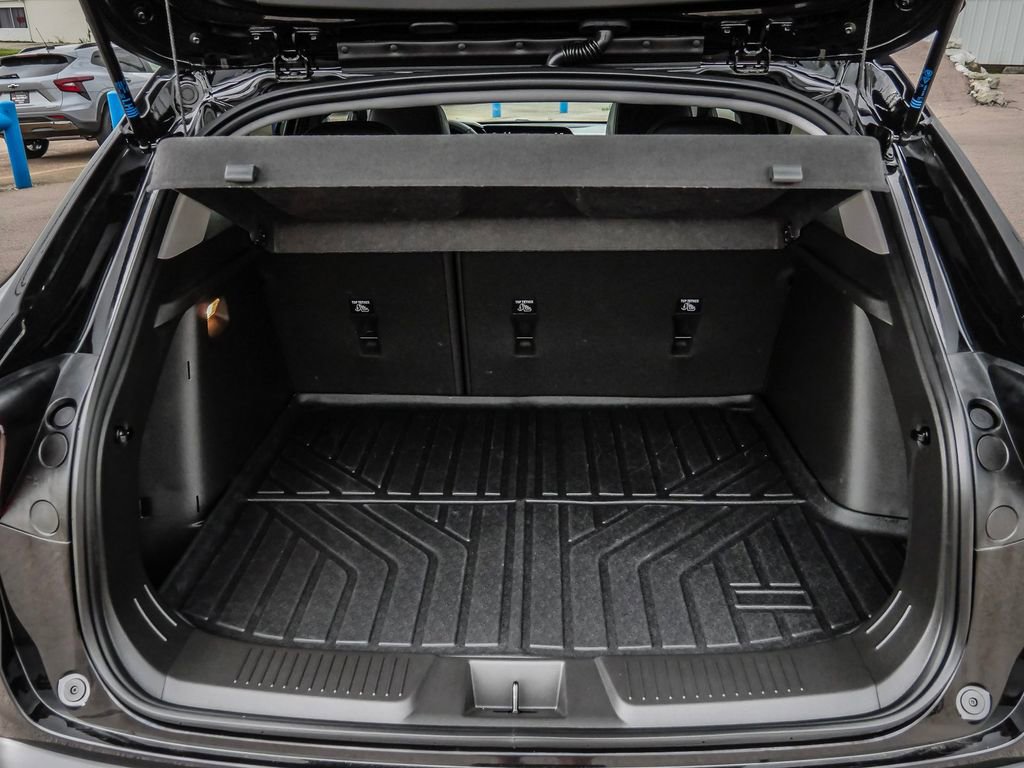 Used 2025 Chevrolet Trax ACTIV w/ Sunroof Package image 12