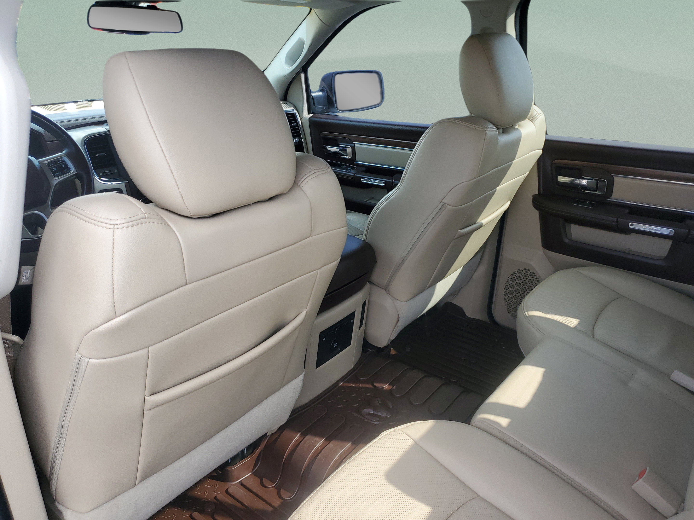 Used 2016 RAM 1500 Laramie w/ Convenience Group AWD/4WD image 9