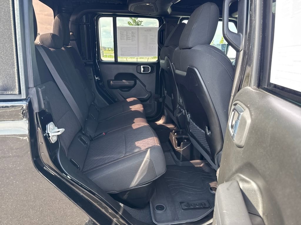 Used 2024 Jeep Gladiator Mojave w/ Technology Group image 29