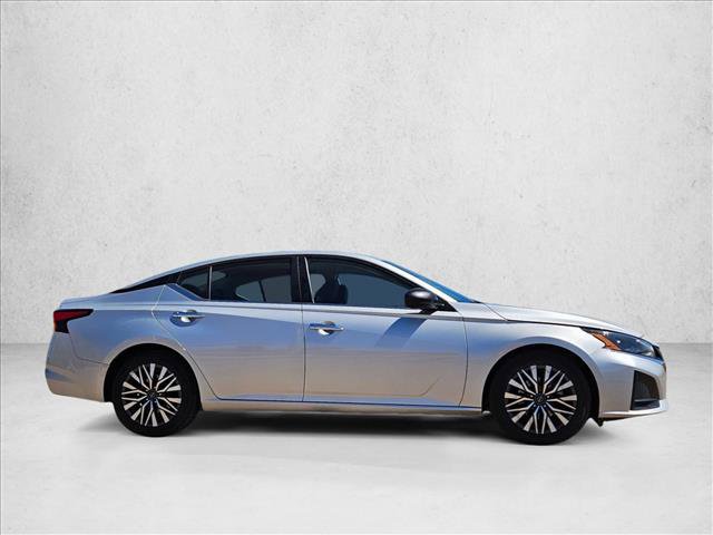 Used 2024 Nissan Altima 2.5 SV image 4