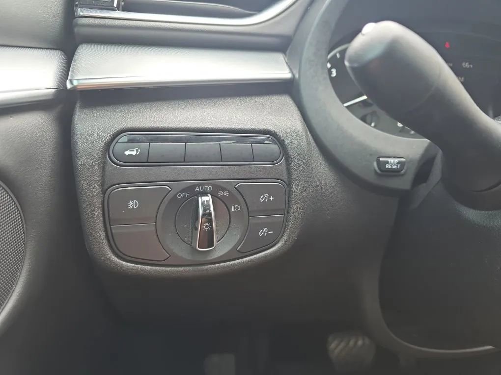 Used 2019 INFINITI QX50 Luxe FWD image 23