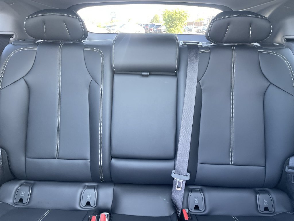 New 2027 Cadillac Optiq Luxury w/ LPO, Floor Liner Package AWD/4WD image 31
