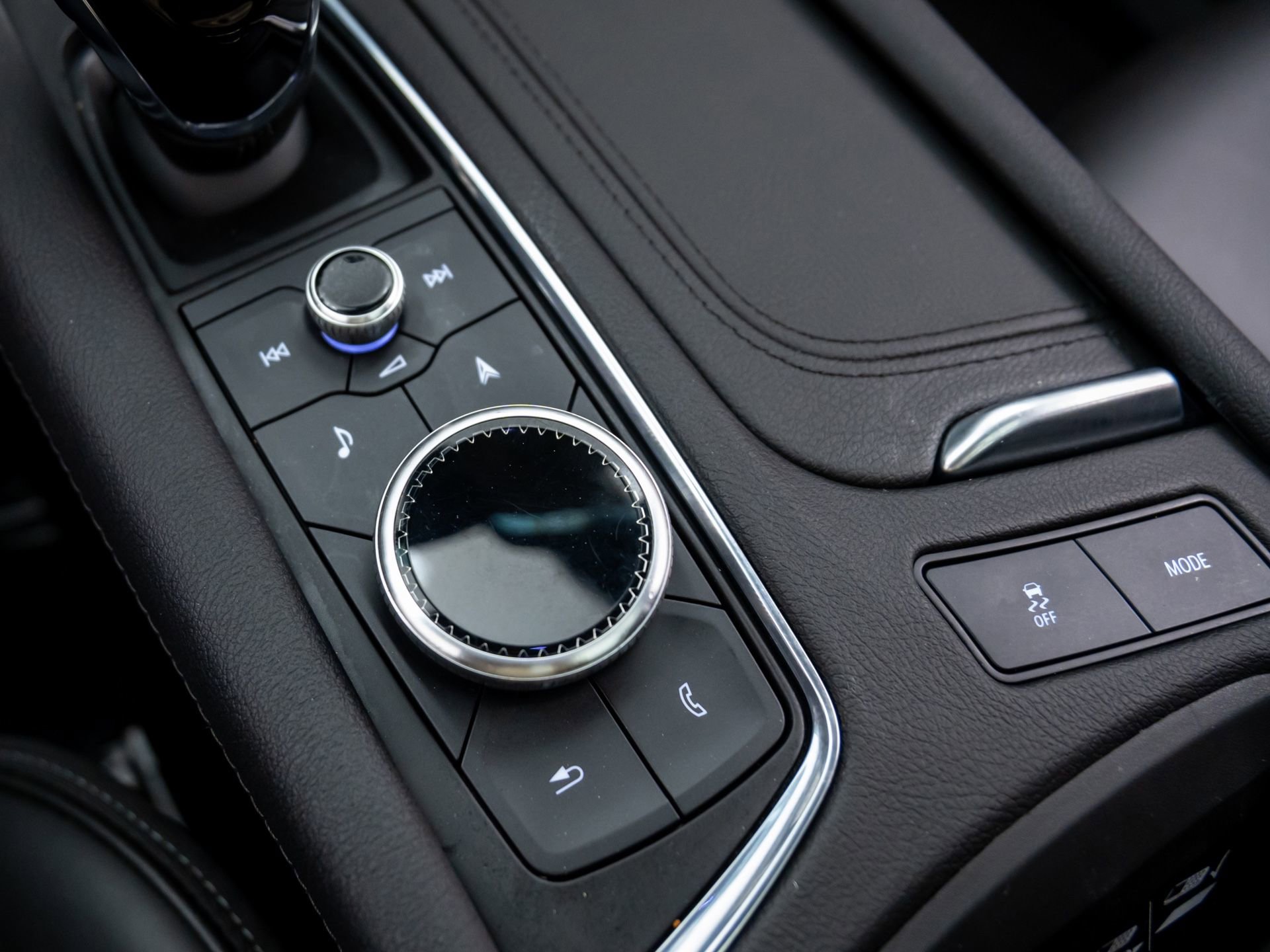 Certified 2024 Cadillac XT6 Premium Luxury w/ Platinum Package image 26