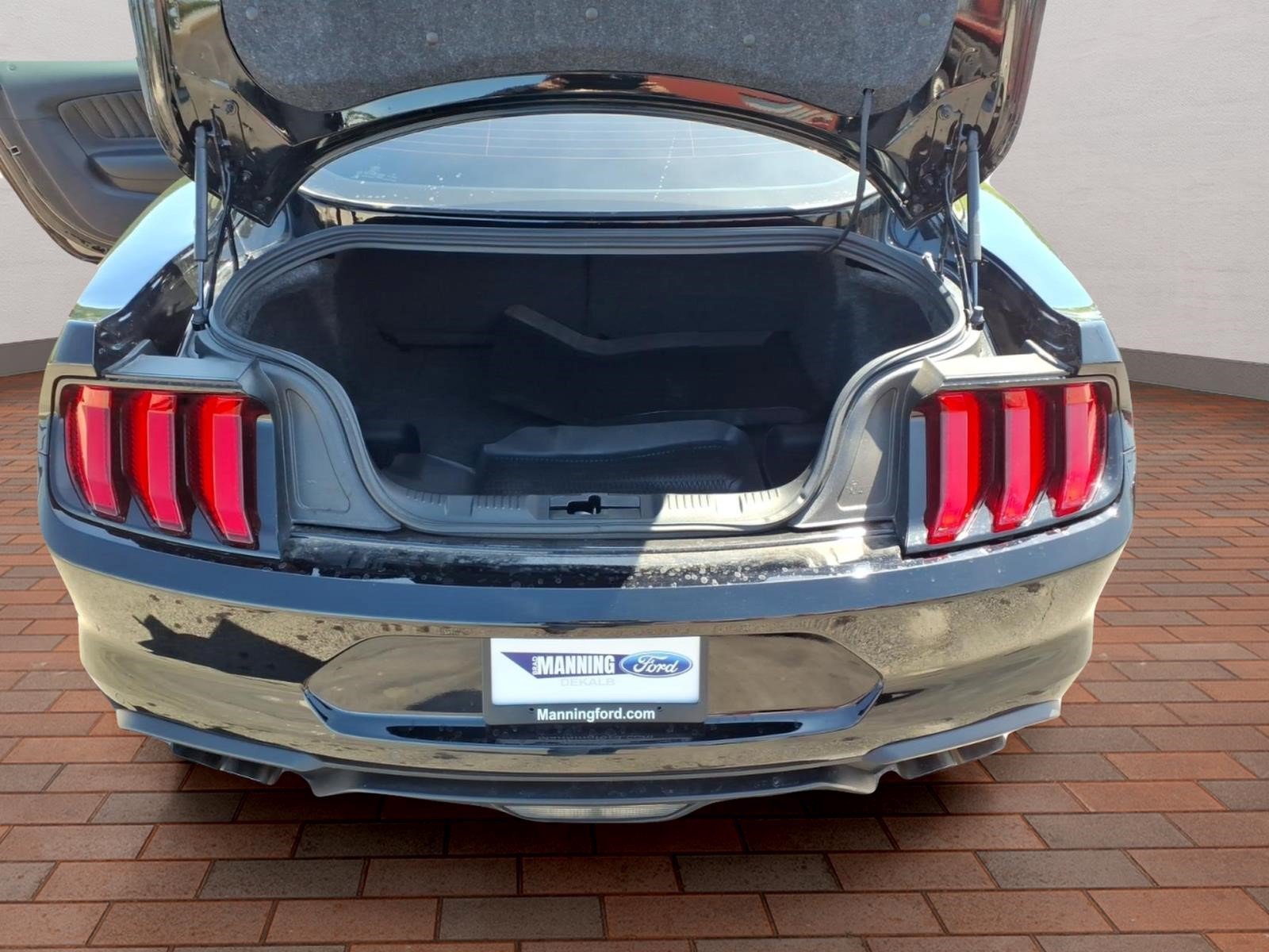 Used 2022 Ford Mustang GT Premium w/ Black Accent Package RWD image 26