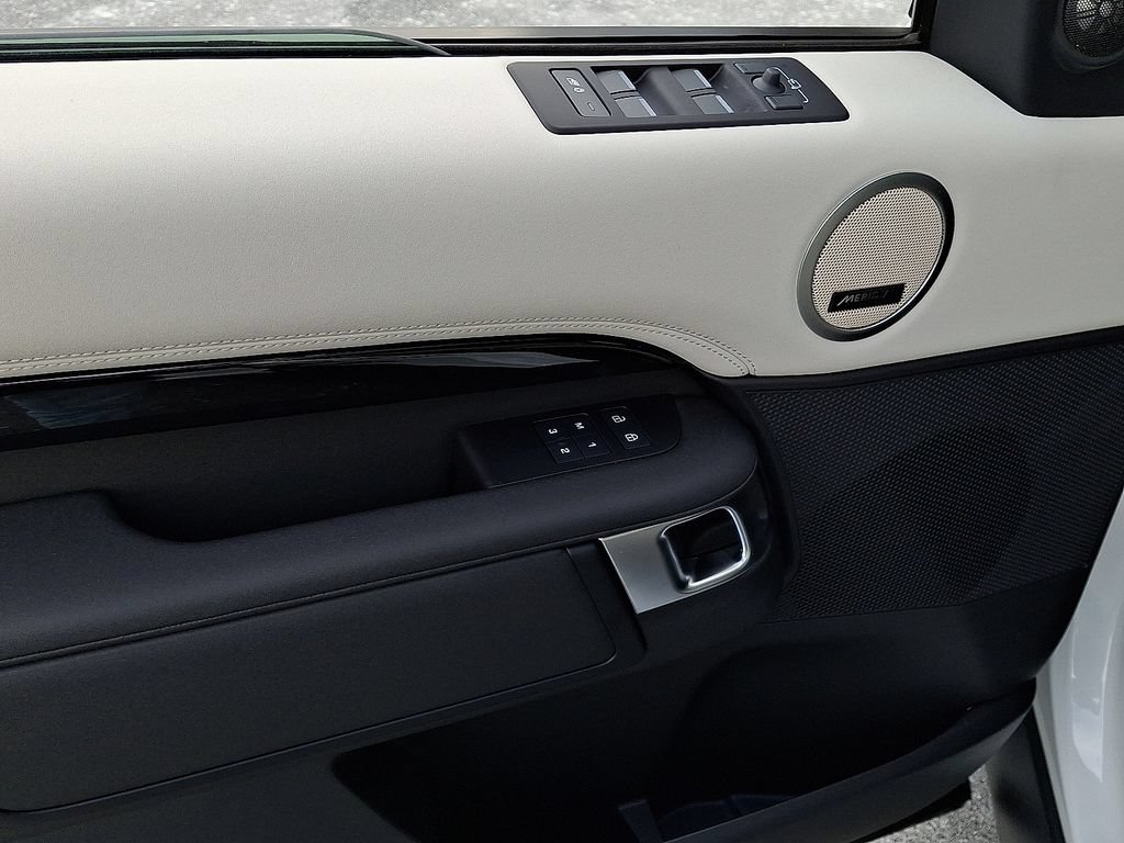 New 2026 Land Rover Discovery S AWD/4WD image 8