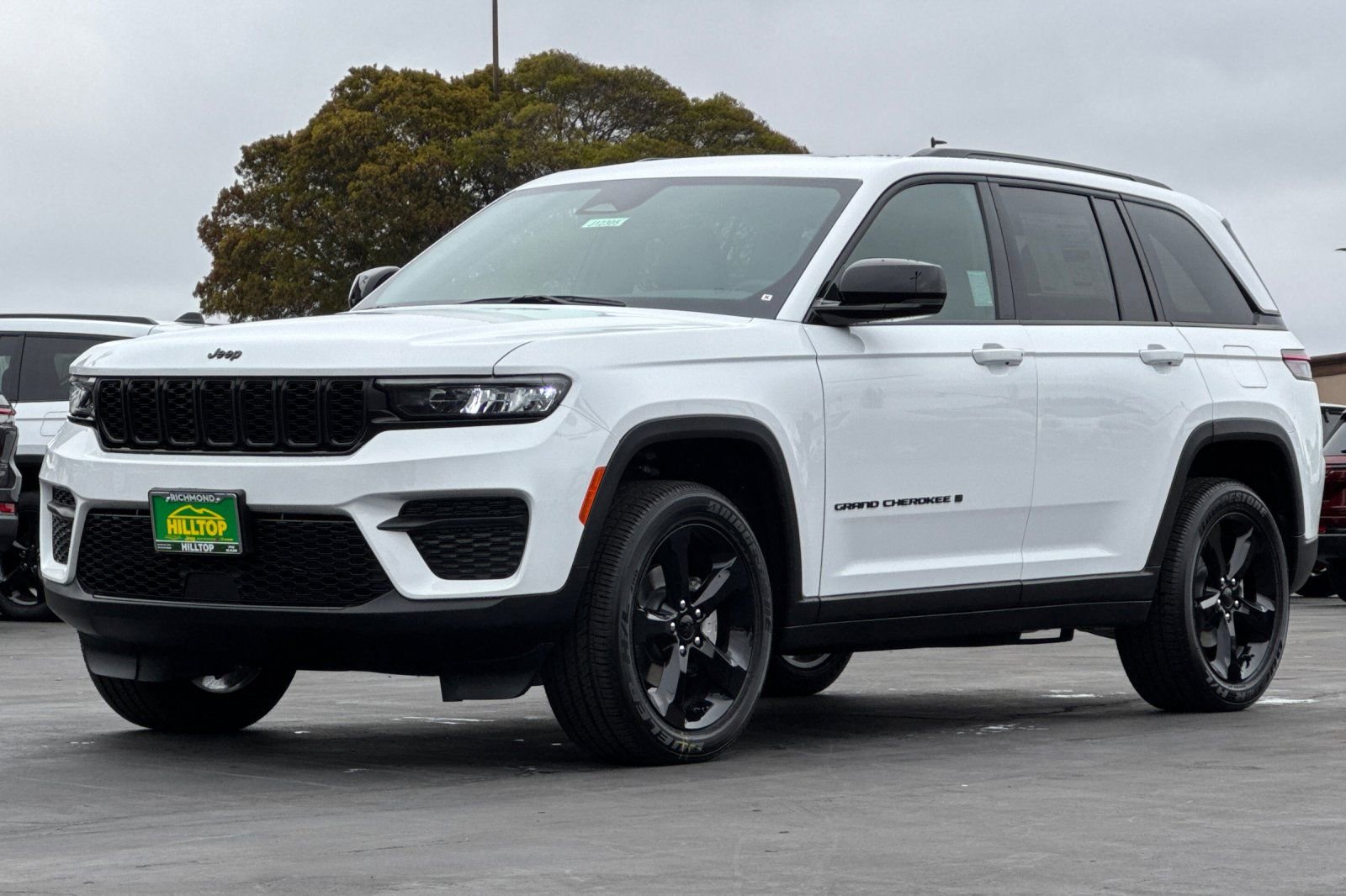 New 2025 Jeep Grand Cherokee Laredo image 9