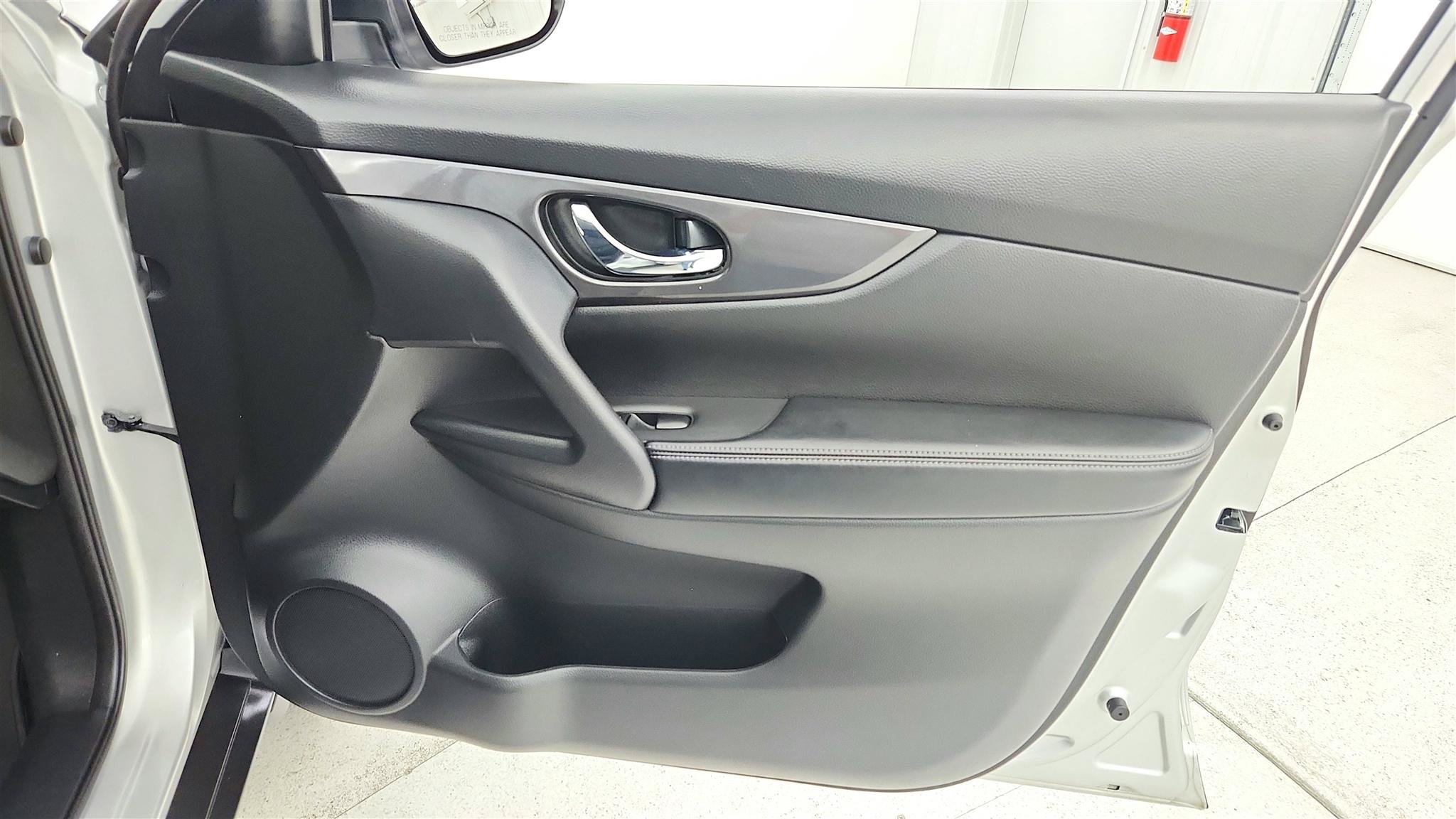 Used 2020 Nissan Rogue SV AWD/4WD image 27