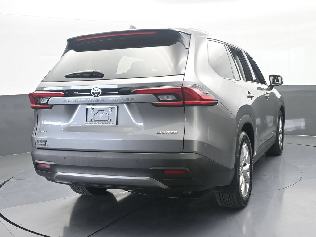 Used 2025 Toyota Grand Highlander AWD image 5