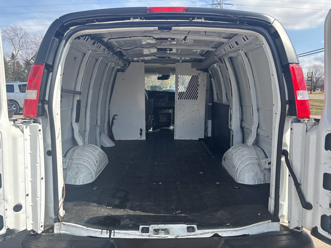 Used 2019 Chevrolet Express 2500 w/ Communications Package RWD image 16