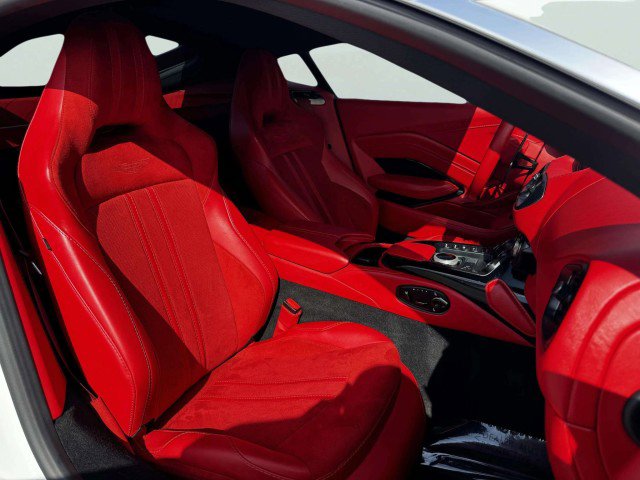 Used 2023 Aston Martin V8 Vantage Coupe image 38