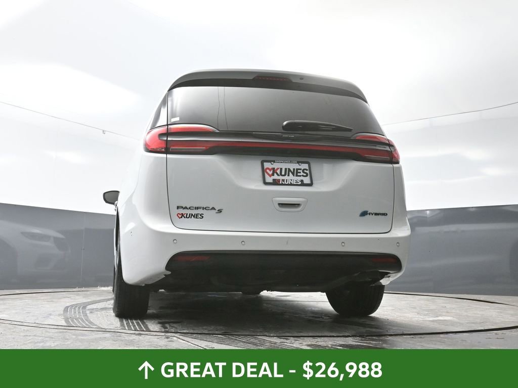 Used 2024 Chrysler Pacifica Select image 57