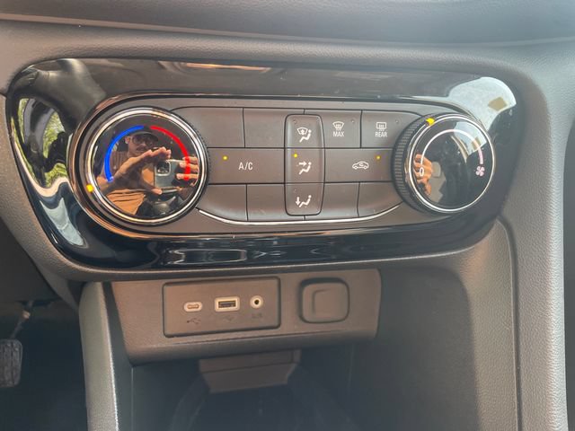 Used 2023 Buick Encore GX Preferred AWD/4WD image 32