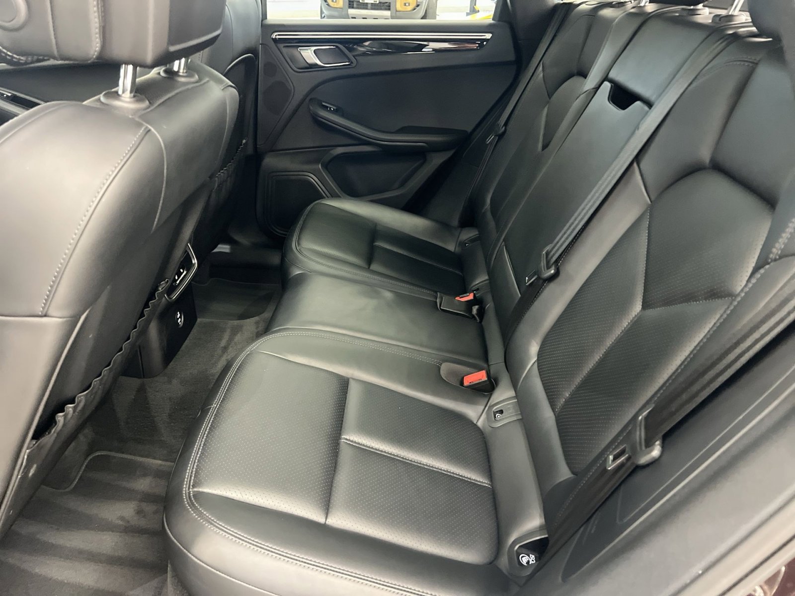 Used 2024 Porsche Macan AWD/4WD image 24