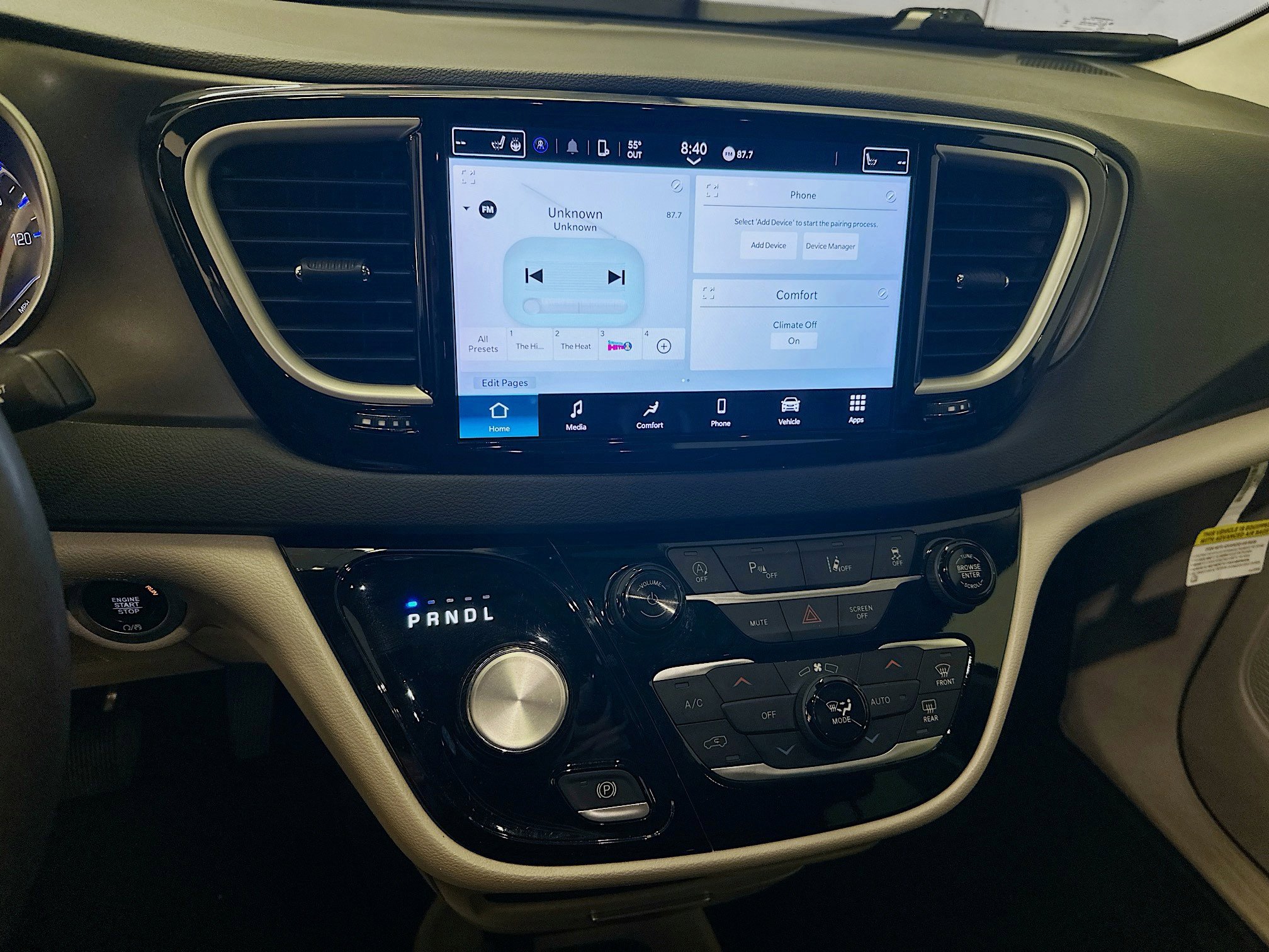 Used 2024 Chrysler Pacifica Touring-L FWD image 25
