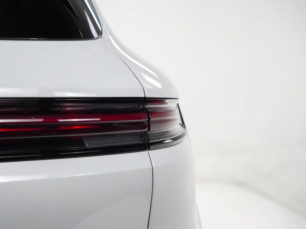 Certified 2025 Porsche Cayenne Turbo image 12