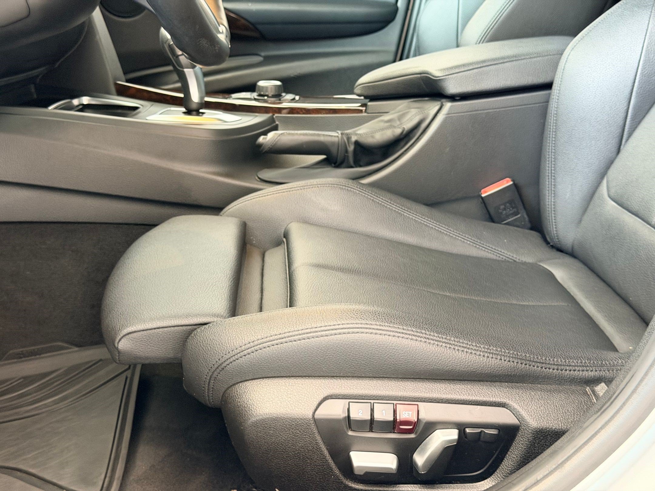 Used 2016 BMW 320i Sedan RWD image 14