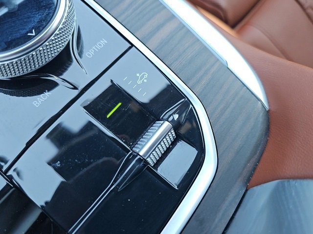 Used 2024 BMW X7 xDrive40i w/ Executive Package image 36